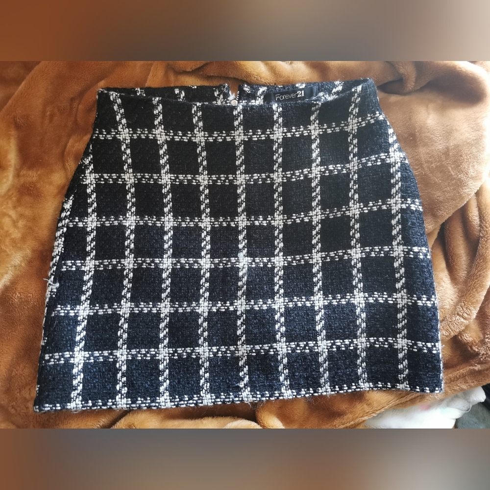 Forever 21 Black and White Stitched Mini Skirt women's M